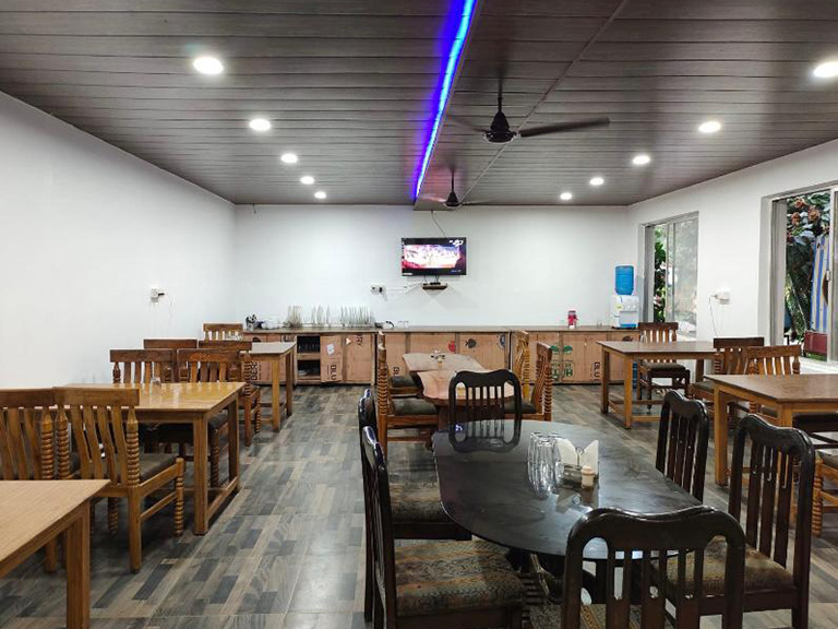 Restaurant dining hall